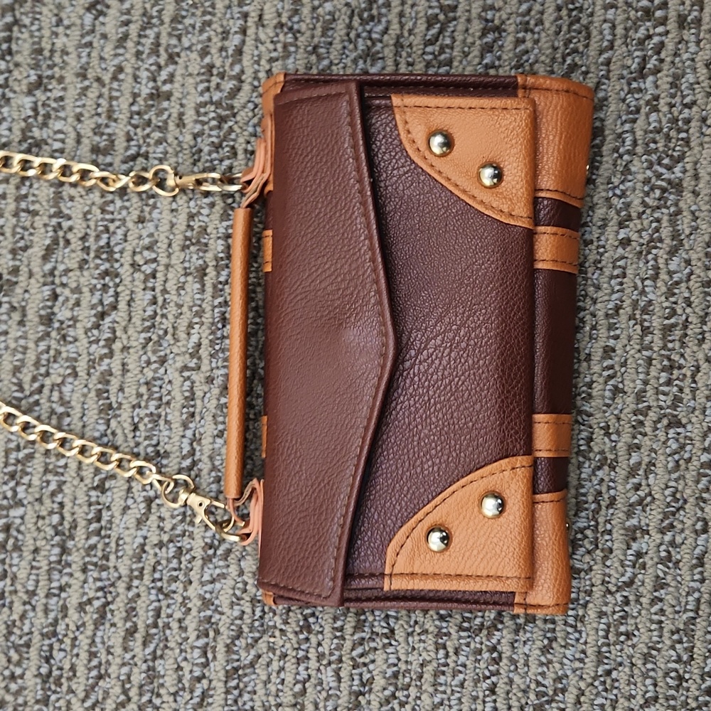 Harry Potter Hogwarts Trunk Crossbody/ Clutch - Picture 3 of 14